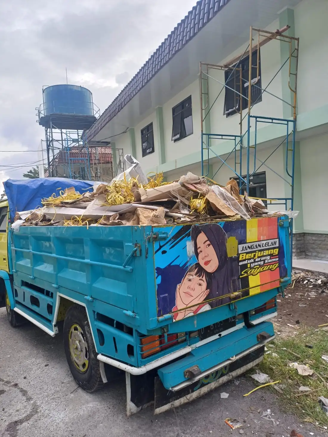 Mobil engkel Mitra Angkut Proyek untuk angkut proyek