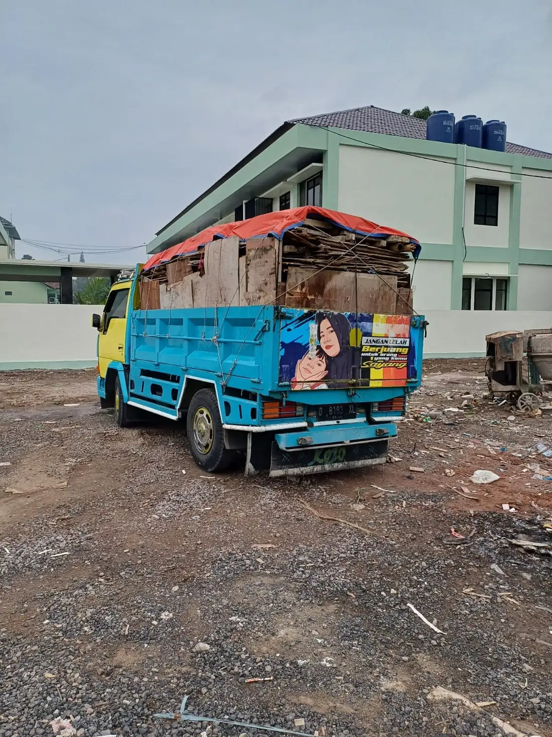 Mobil engkel 3,5 kubik Mitra Angkut Proyek